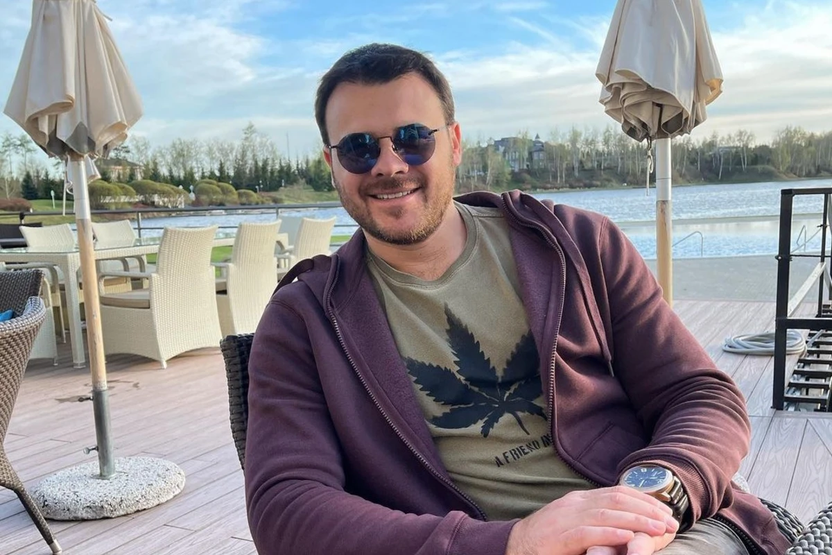 Эмин показал машину своего детства - ФОТО