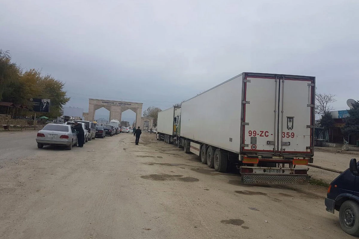 Samur gömrük postunda sıxlığın aradan qaldırılması üçün qaynar xətt yaradıldı