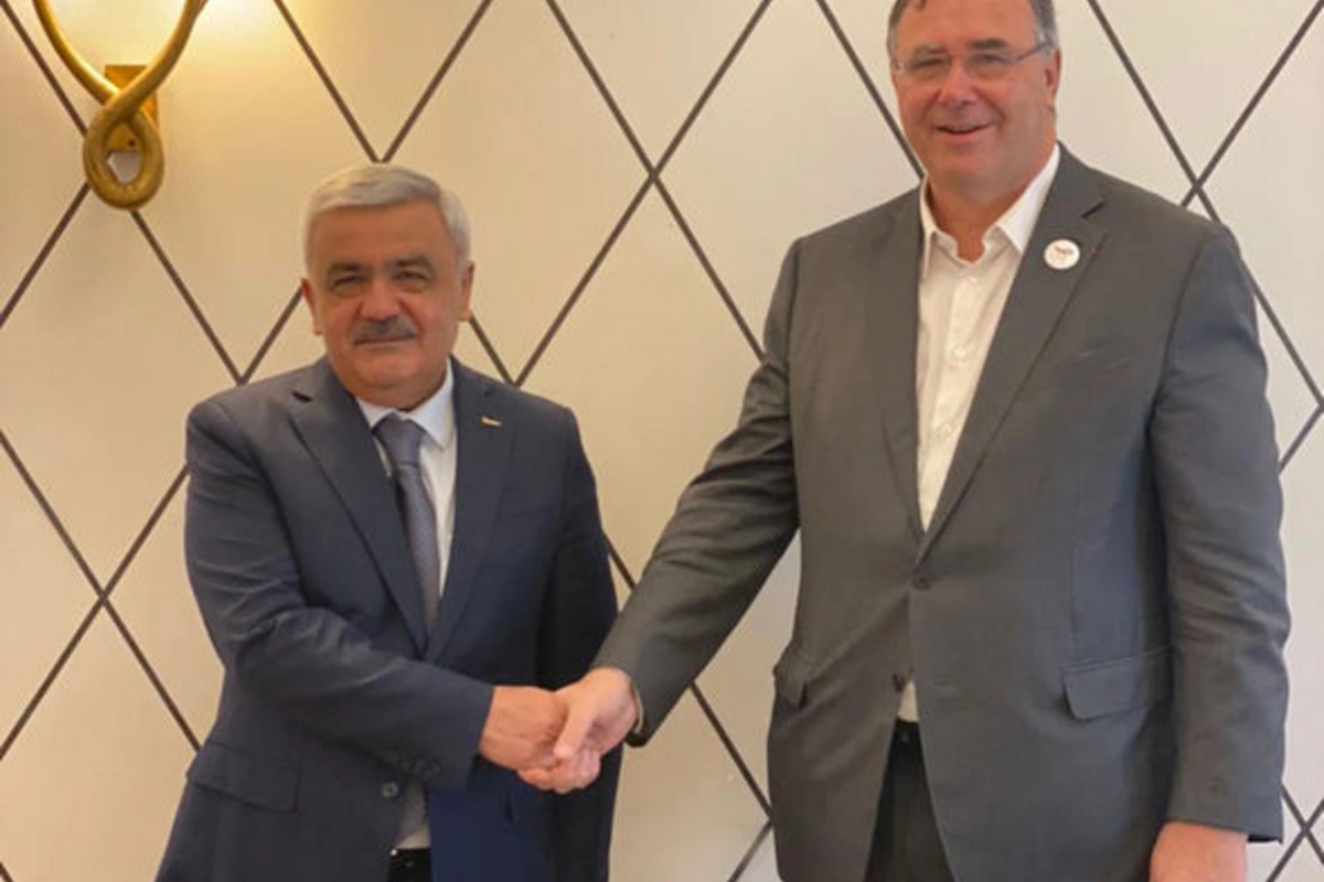 SOCAR prezidenti Rövnəq Abdullayev Total şirkətinin baş icraçı direktoru Patrik Puyanne ilə görüşüb SOCAR prezidenti Rövnəq Abdullayev Total şirkətinin baş icraçı direktoru Patrik Puyanne ilə görüşüb