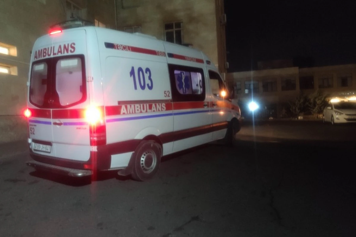 Bakıda kütləvi dava zamanı 1 qadın və 2 kişi bıçaqlanıb