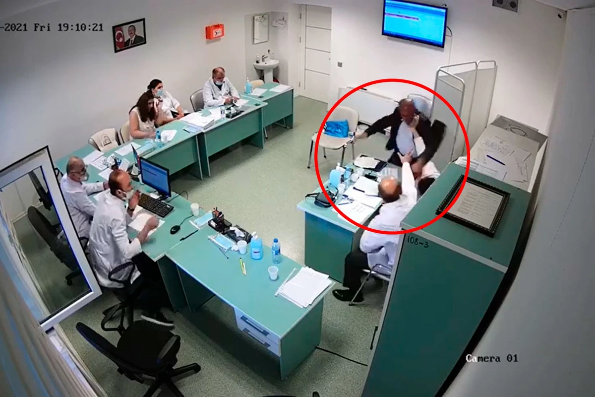 В Азербайджане лжеинвалид избил женщину-врача - ВИДЕО