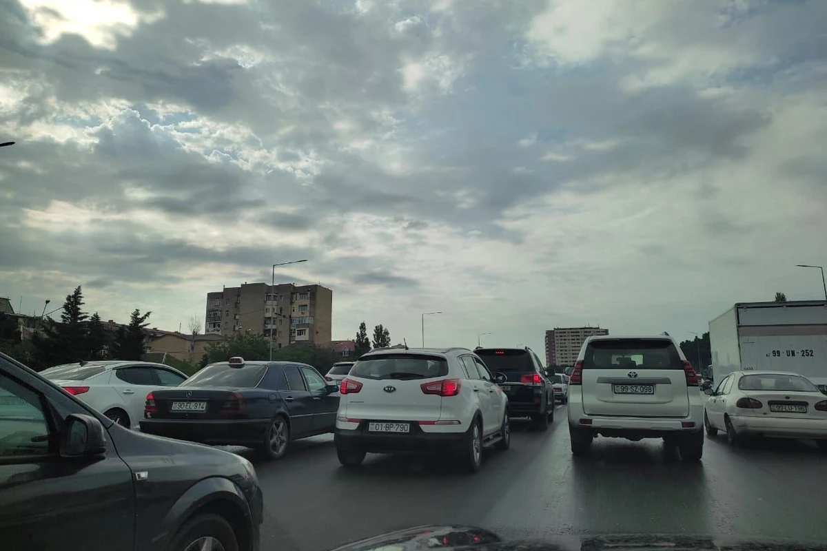 Bakı-Sumqayıt yolunda hərəkət iflic oldu - VIDEO