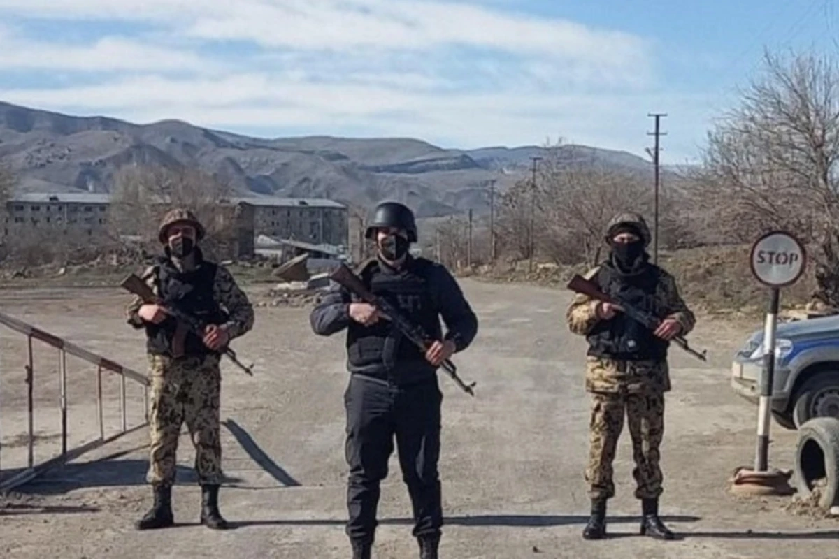 Avtomobili polisin üzərinə sürən şəxslə bağlı RƏSMİ AÇIQLAMA