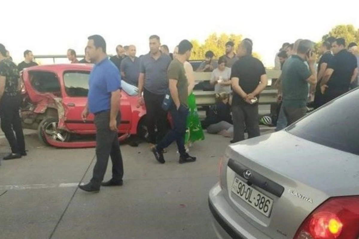 Bakıda zəncirvari yol qəzası olub, xəsarət alanlar var - FOTO