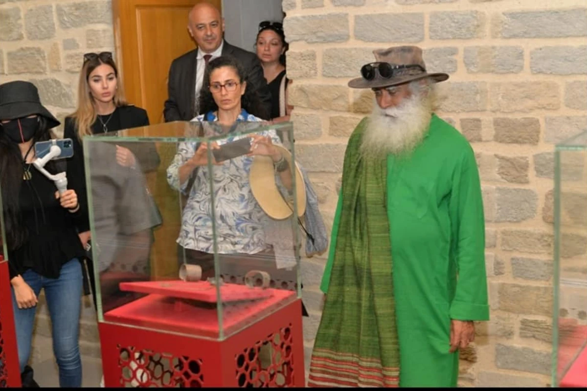 “Sadhquru” İçərişəhərdə - FOTO “Sadhquru” İçərişəhərdə - FOTO