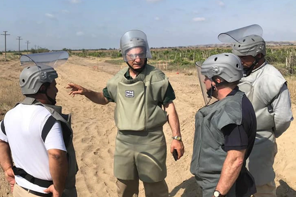 Britaniyanın Müdafiə Nazirliyinin mütəxəssisi Füzulinin minalanmış ərazilərində - FOTO