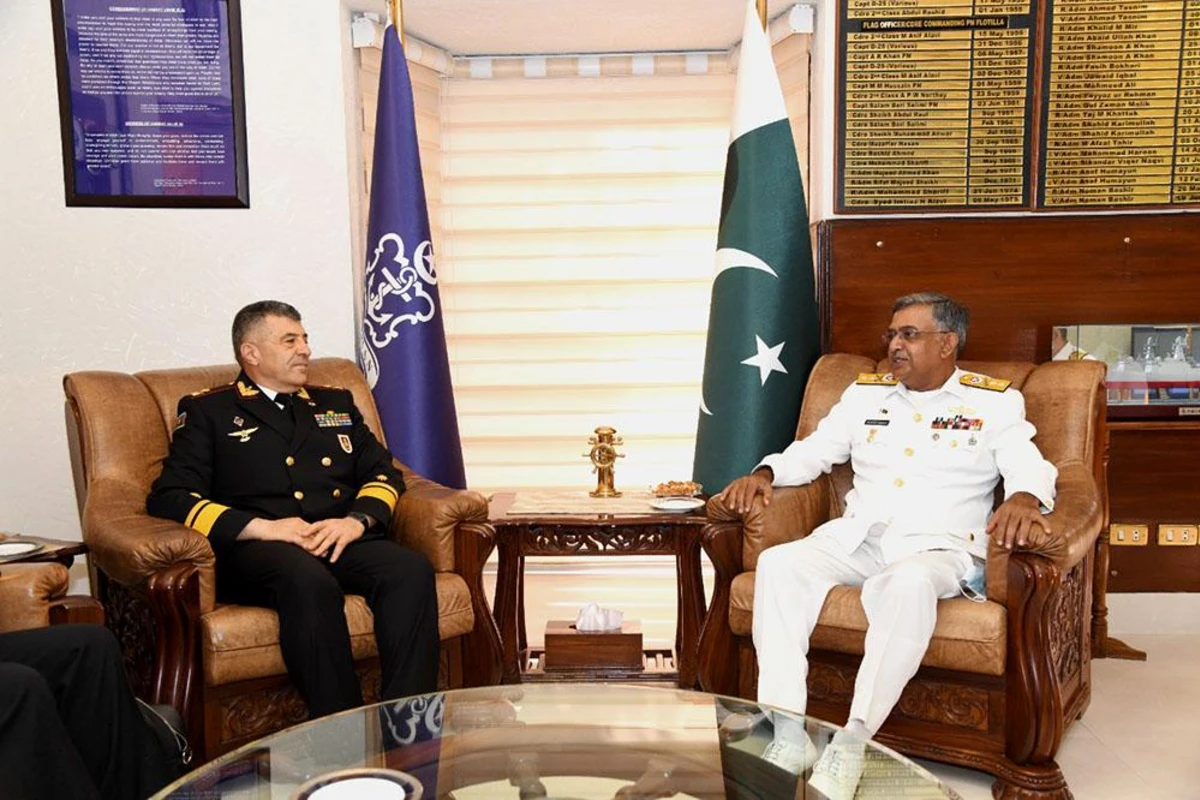 Azərbaycan və Pakistan döyüş gəmiləri arasında təcrübə mübadiləsinin aparılmasını müzakirə etdi Azərbaycan və Pakistan döyüş gəmiləri arasında təcrübə mübadiləsinin aparılmasını müzakirə etdi