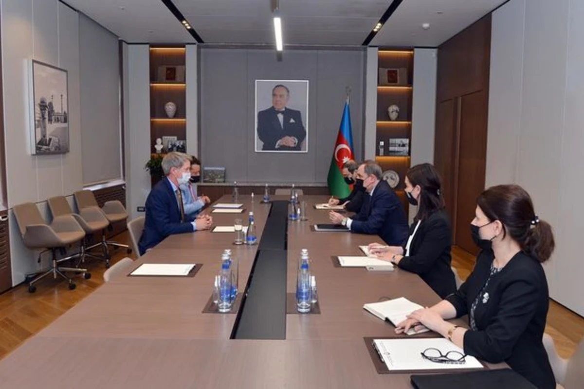 Ceyhun Bayramov Brtinaiya səfiri ilə görüşdü