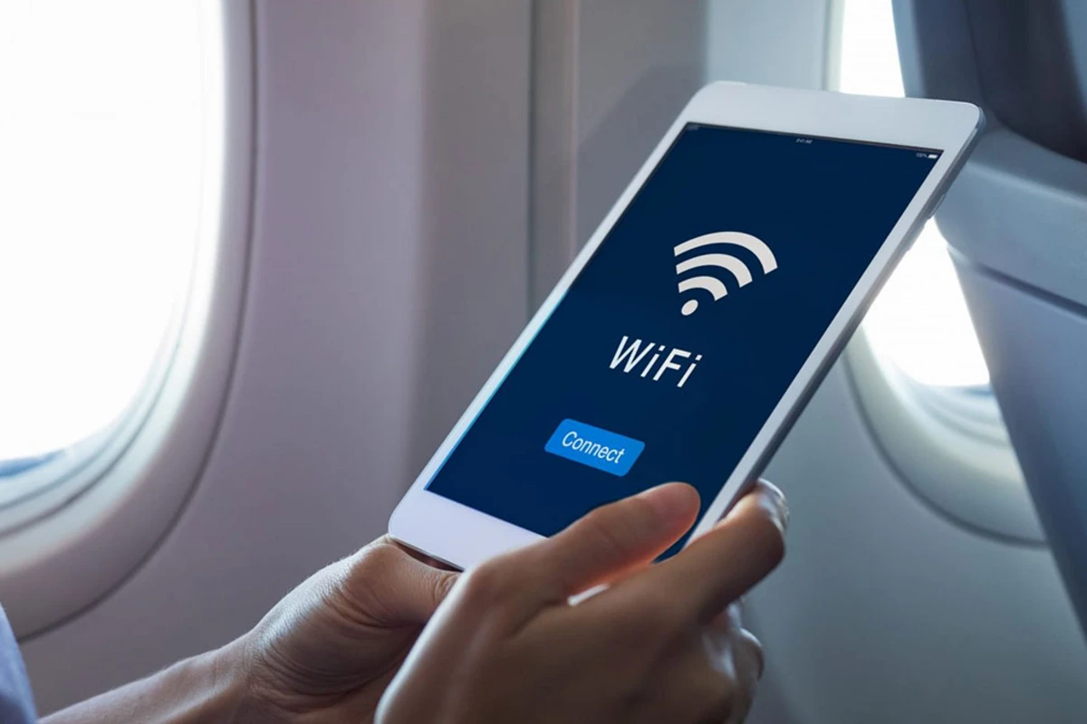 Илон Маск планирует раздавать свой Wi-Fi на борту самолетов