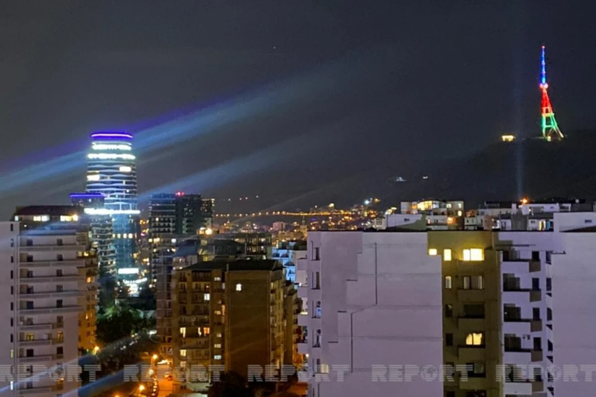 Tbilisi teleqülləsi Azərbaycan bayrağının rəngləri ilə işıqlandırılıb Tbilisi teleqülləsi Azərbaycan bayrağının rəngləri ilə işıqlandırılıb