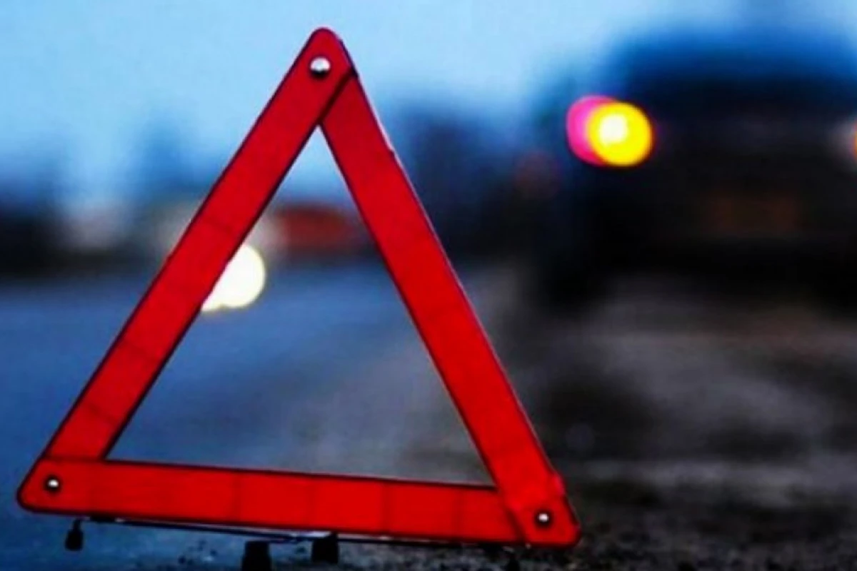 В Баку автомобиль врезался в киоск