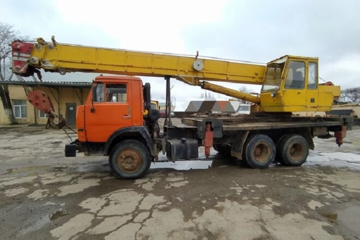 Qaldırıcı kran gənci vuraraq öldürdü Qaldırıcı kran gənci vuraraq öldürdü