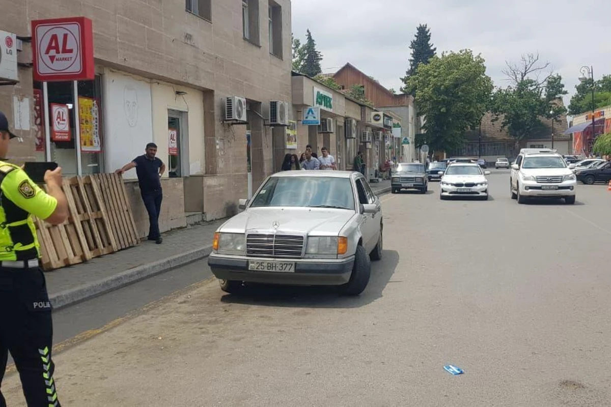 Dayanma-durma qaydalarını pozanlar cəzalandırıldı - FOTO Dayanma-durma qaydalarını pozanlar cəzalandırıldı - FOTO