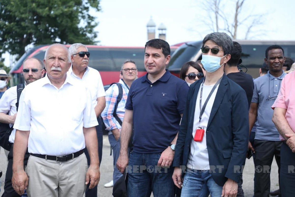 Hikmət Hacıyev: Səfəri Ağdama qayıtmağı vəd edərək bitirdik - FOTO Hikmət Hacıyev: Səfəri Ağdama qayıtmağı vəd edərək bitirdik - FOTO
