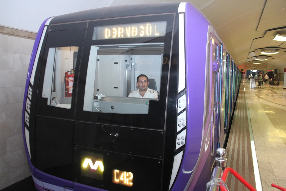 Metroda problem yarandı Metroda problem yarandı