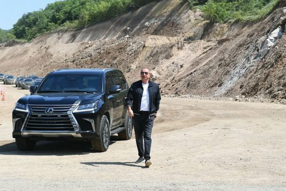 Президент Ильхам Алиев ознакомился со строительством моста на Дороге Победы - ФОТО