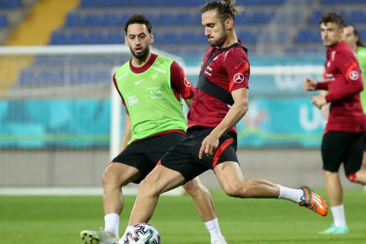 Türkiyə futbolçularının Bakıda məşqi - VİDEO