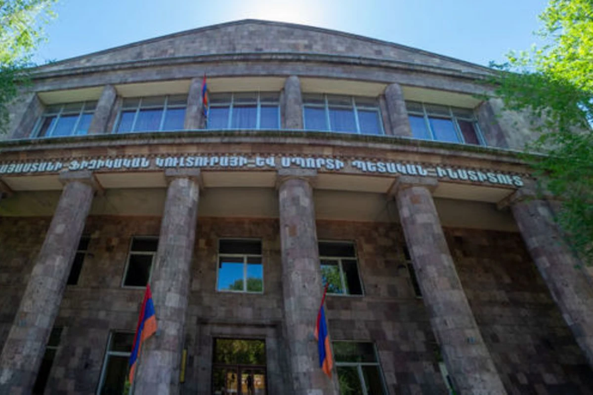 Ermənidən öz xalqına şərəfsizlik: Hərbçilərin yaxınlarından intim görüntülər istədi