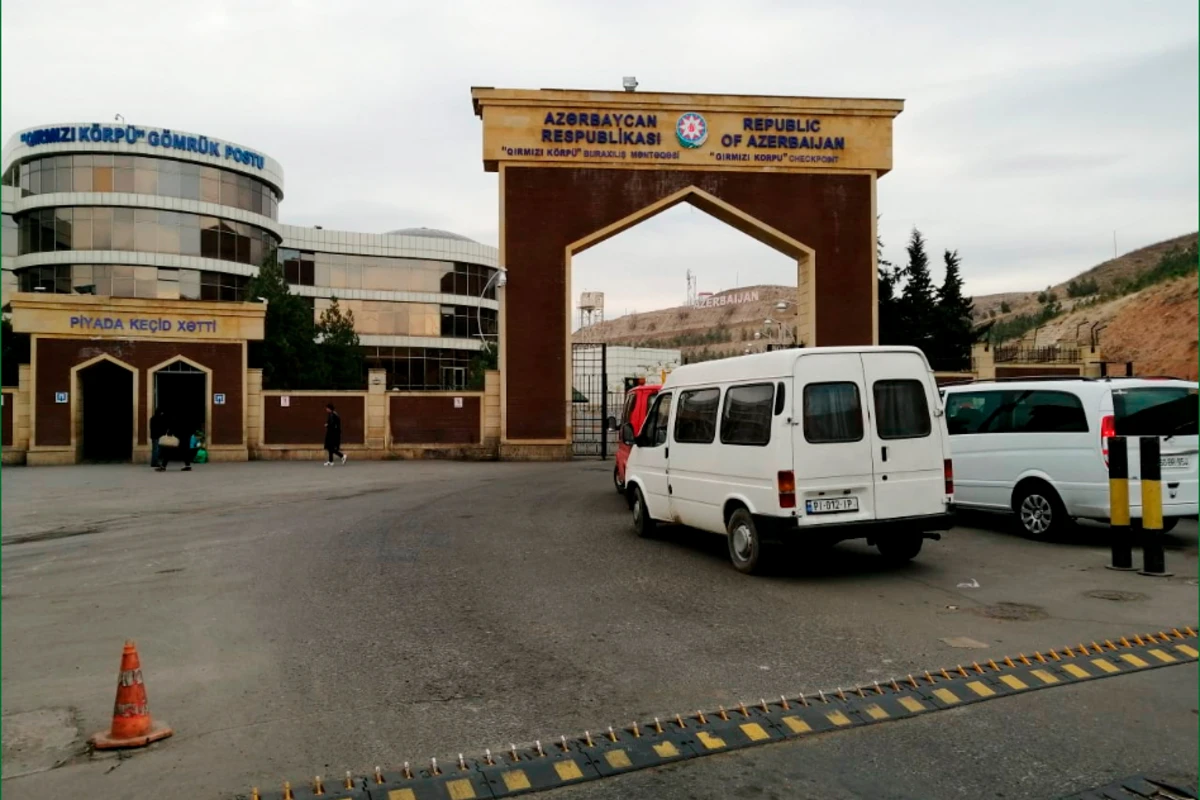 “Qırmızı Körpü”nün eks-baş inspektoru məhkəmə zalında həbs edildi “Qırmızı Körpü”nün eks-baş inspektoru məhkəmə zalında həbs edildi
