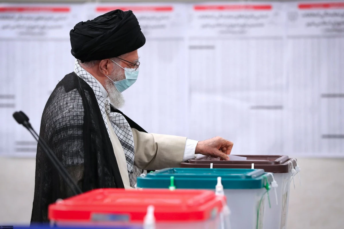 Xamenei prezident seçkilərində səs verib - FOTO