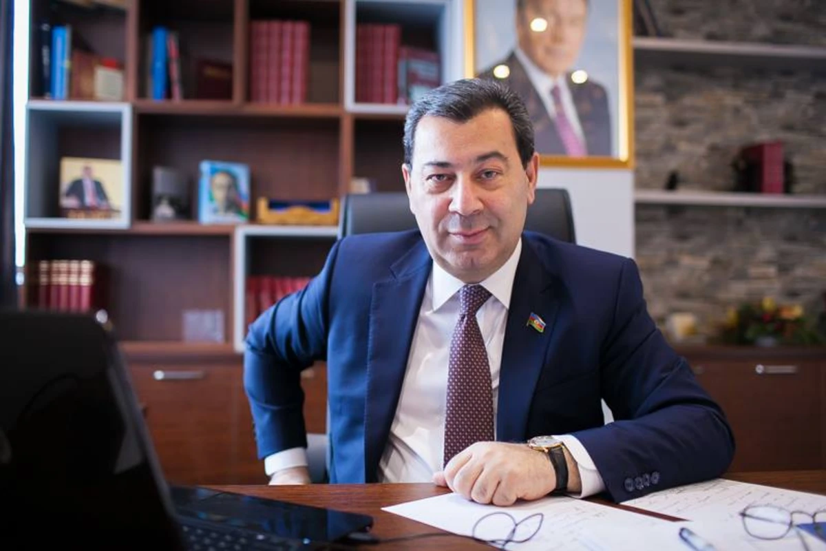 Səməd Seyidov məşhur iş adamıyla quda oldu: Toy etməmişik Səməd Seyidov məşhur iş adamıyla quda oldu: Toy etməmişik