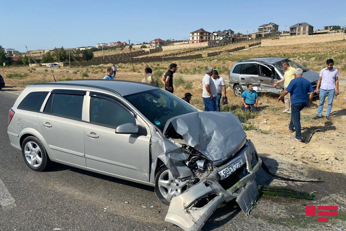 Novxanı-Mazasır yolunda qəza baş verib, xəsarət alanlar var - FOTO Novxanı-Mazasır yolunda qəza baş verib, xəsarət alanlar var - FOTO