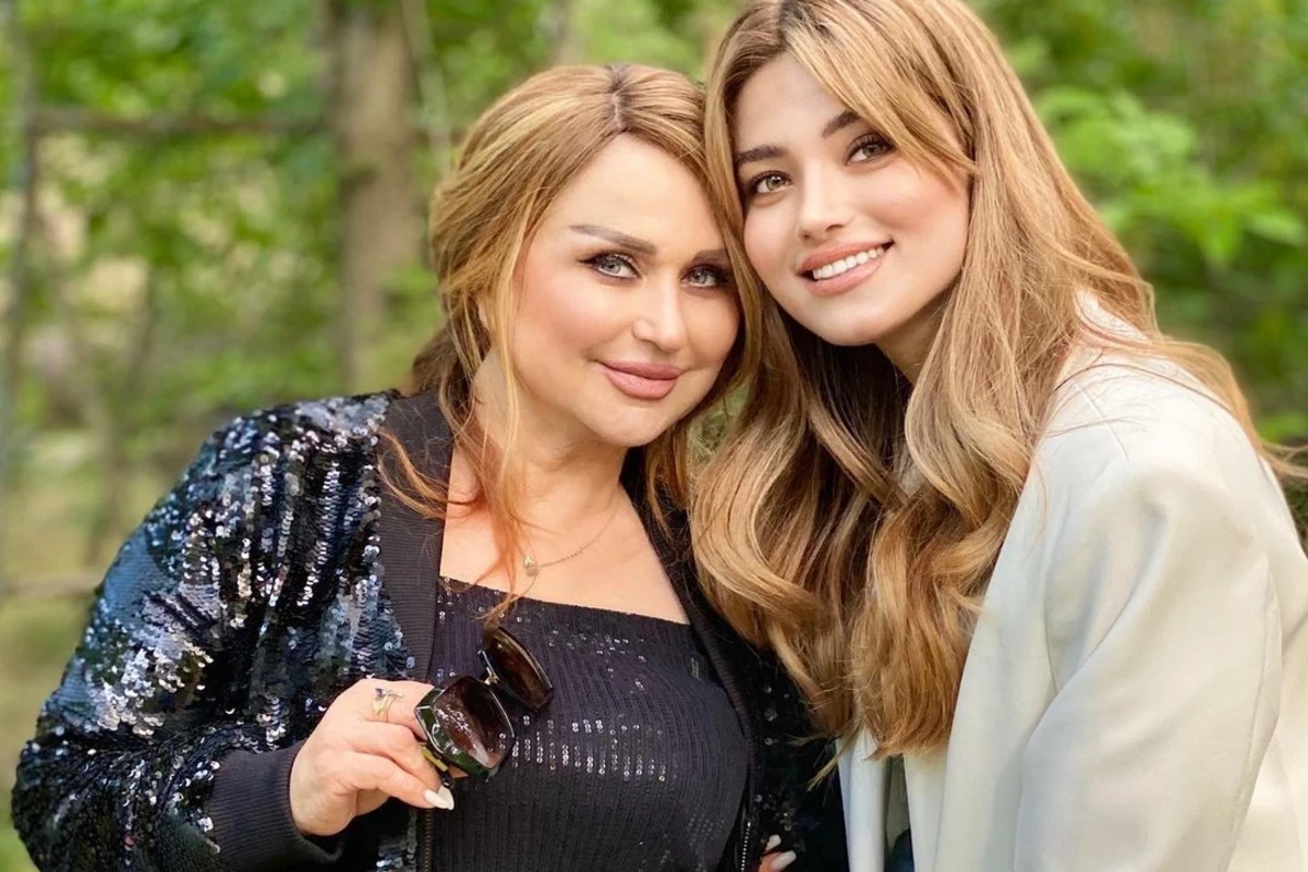 Mələkxanım Əyyubovanın qızı nişanını qaytarıb - FOTO Mələkxanım Əyyubovanın qızı nişanını qaytarıb - FOTO