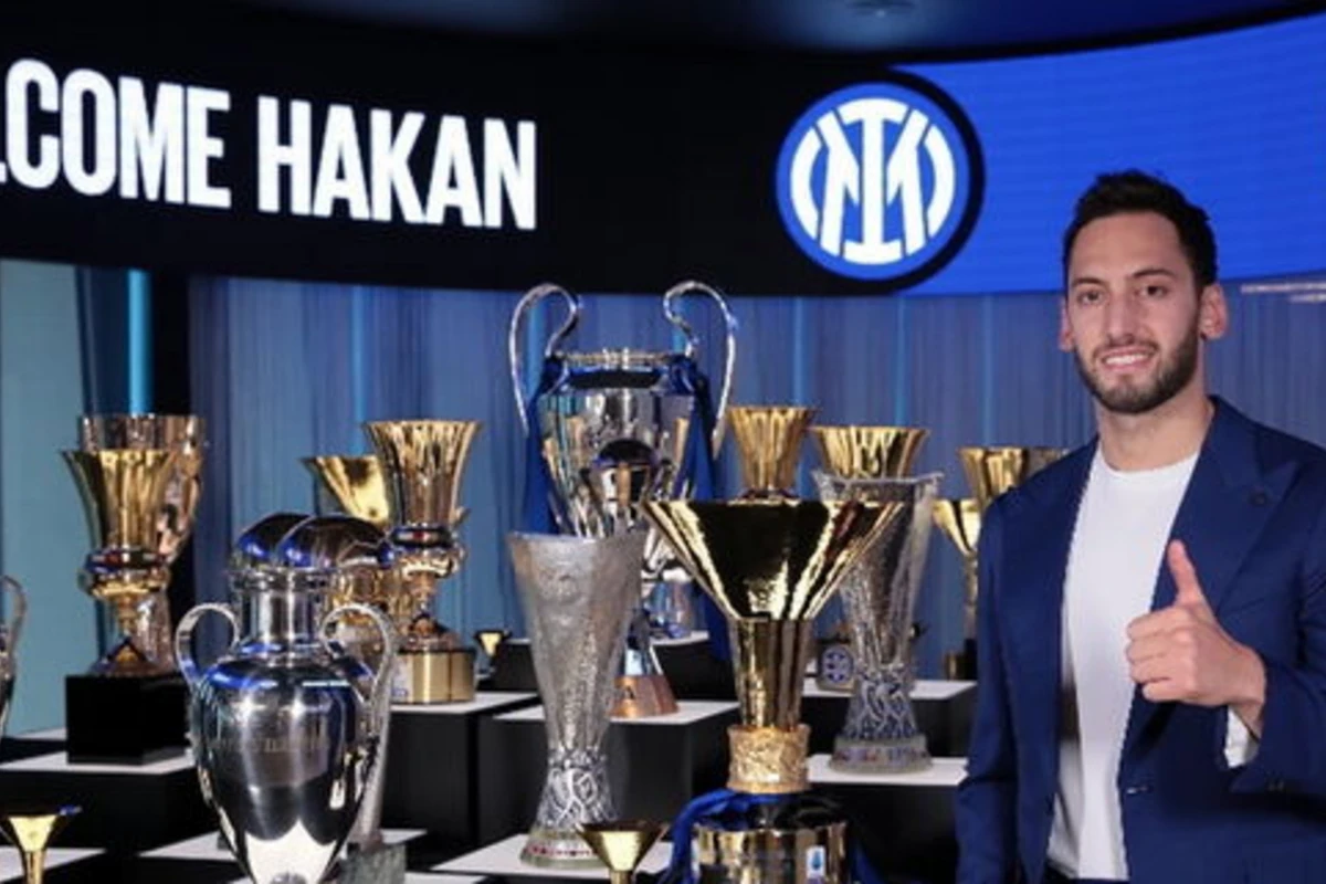 Hakan Çalhanoğlu rəsmən bu klubda - FOTO Hakan Çalhanoğlu rəsmən bu klubda - FOTO