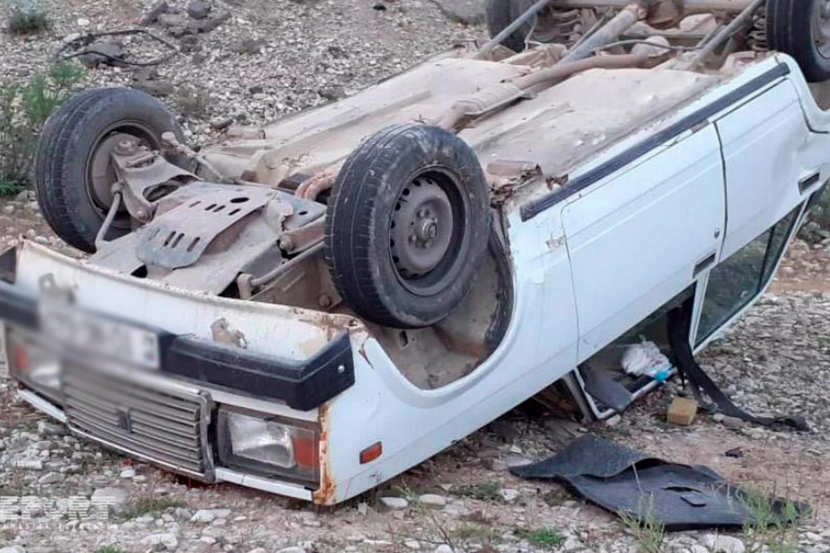Bakıda avtomobil aşıb, sürücü ölüb