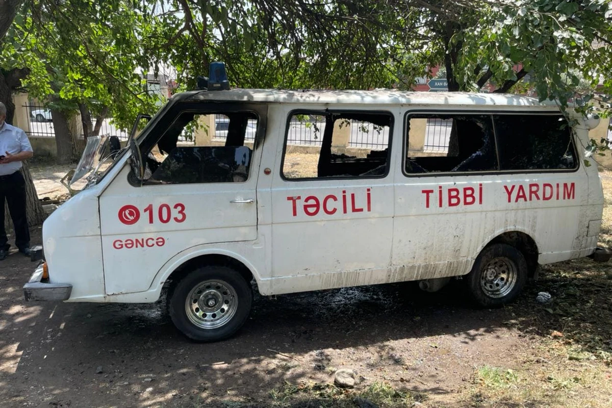 Gəncədə təcili tibbi yardım avtomobili yandı - FOTO Gəncədə təcili tibbi yardım avtomobili yandı - FOTO