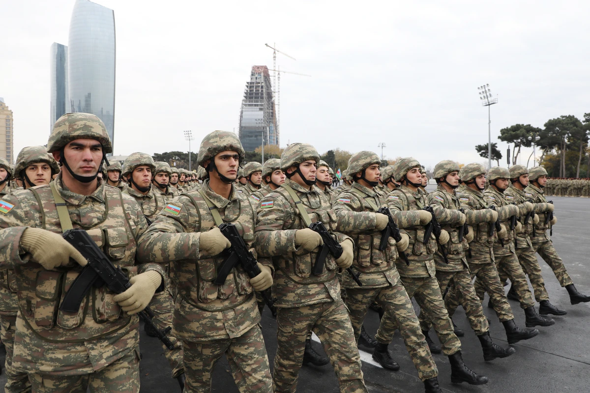 Группа военнослужащих награждена медалью За военные заслуги