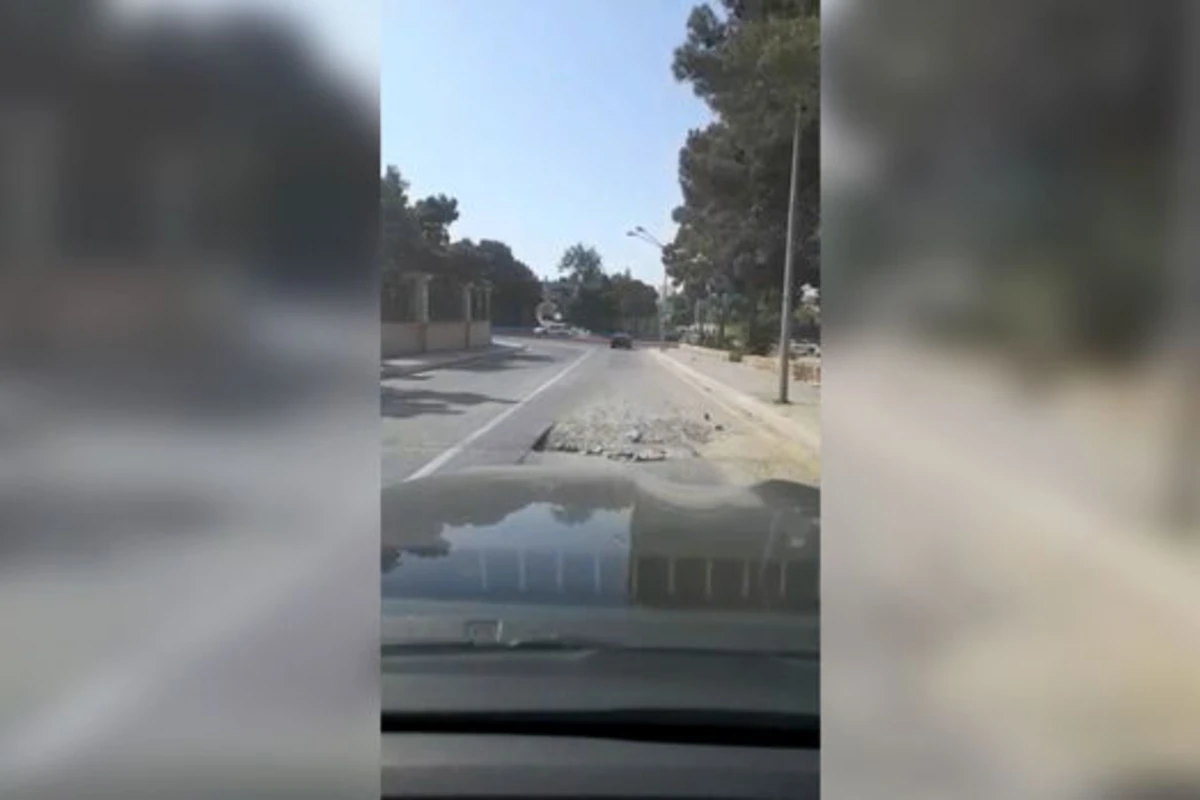 Bakıda yolun çökməsi sürücülərə qəza şəraiti yaradır - VİDEO Bakıda yolun çökməsi sürücülərə qəza şəraiti yaradır - VİDEO