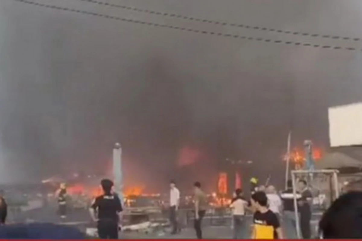 В Азербайджане горит рынок - ВИДЕО