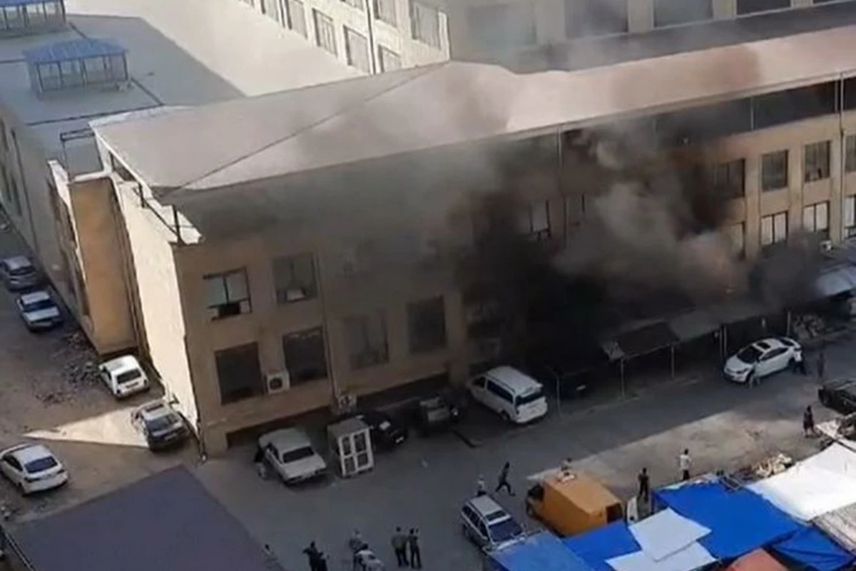 В Хырдалане горит рынок - ВИДЕО
