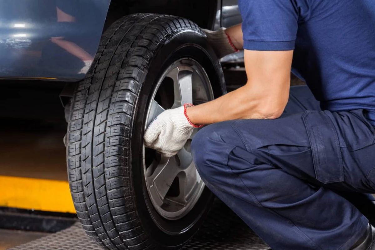 Почему даже новые шины могут спустить в жаркую погоду, объяснил автоэксперт