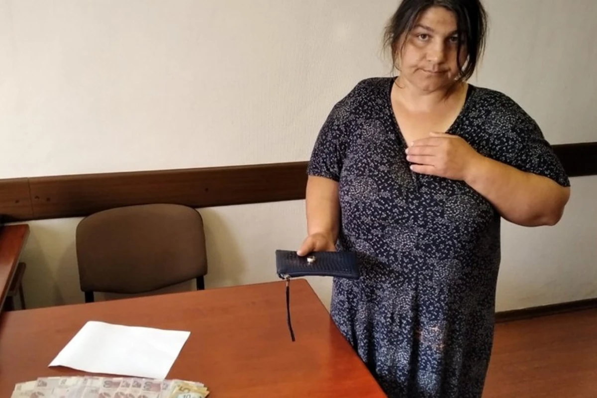 Azərbaycanda falçı qadın evdən pul oğurladığı üçün saxlanıldı - FOTO