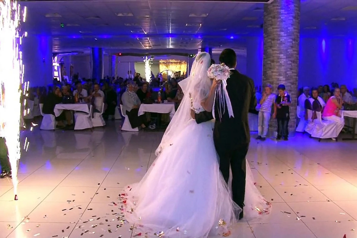 МВД: На свадьбах не обязательно танцевать в масках - ВИДЕО