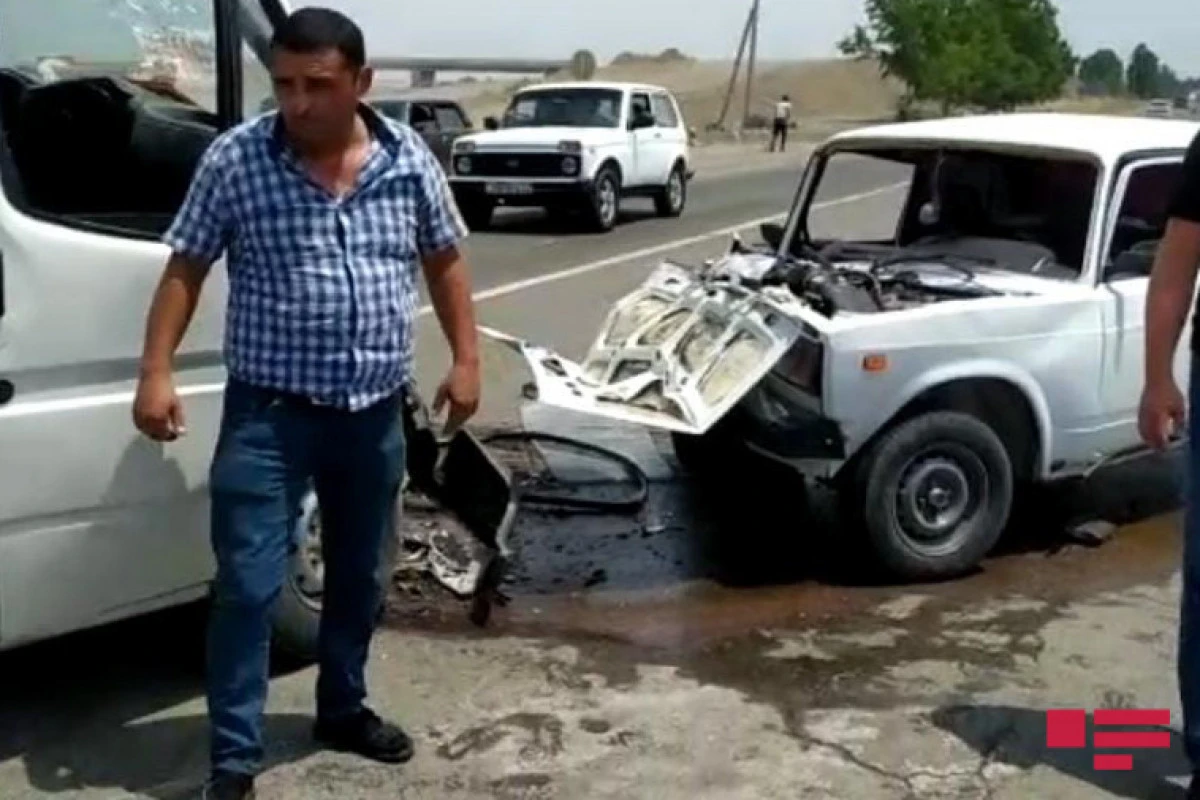 В Товузе пассажирский автобус столкнулся с легковым автомобилем, есть погибший - ВИДЕО
