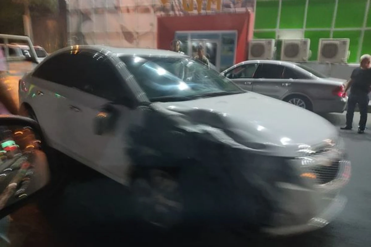 Bakıda “Land Cruiser”in sürücüsü beş maşını vuraraq hadisə yerindən qaçdı – FOTO