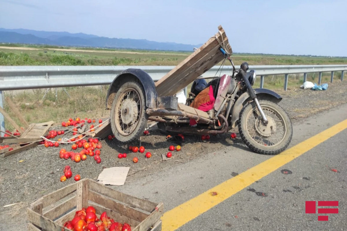 Azərbaycanda motosiklet yük avtomobili ilə toqquşdu, sürücü öldü - FOTO Azərbaycanda motosiklet yük avtomobili ilə toqquşdu, sürücü öldü - FOTO