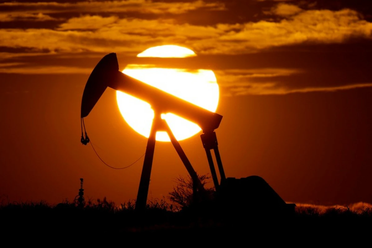 OPEC+ alyansının iclası öncəsi neft bahalaşır