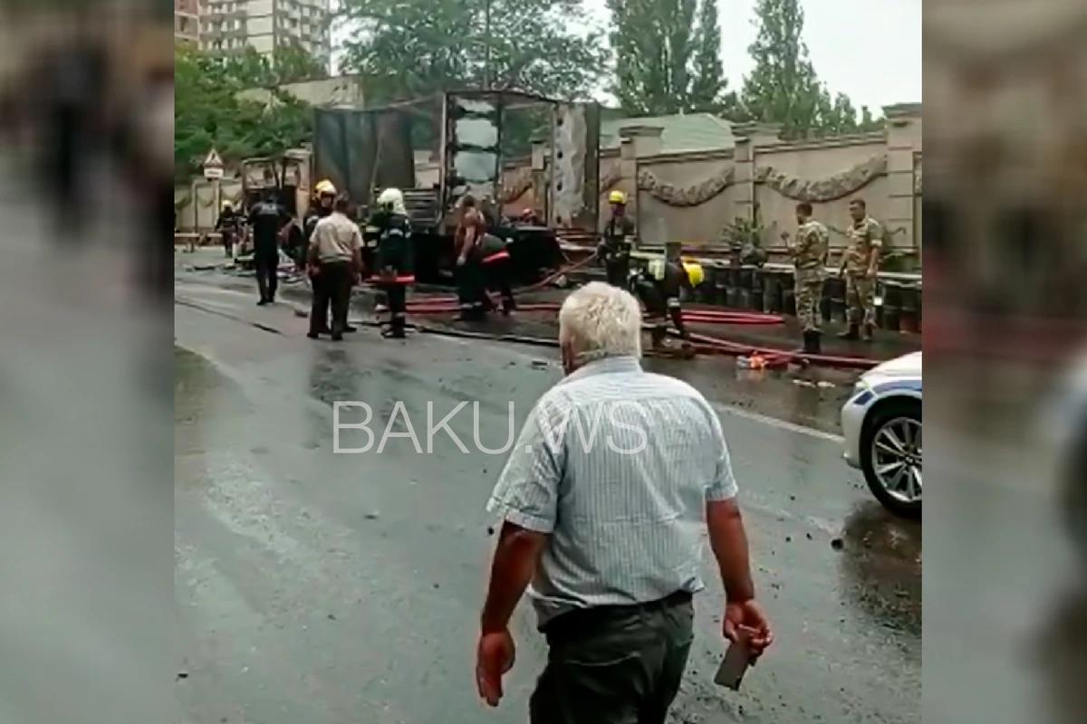 Bakıda yük maşını yandı - VİDEO