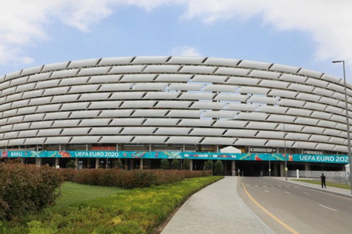 UEFA Bakıdakı 1/4 finalda göy qurşağı rəngli reklamların istifadəsini qadağan etdi