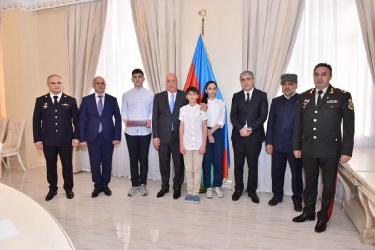 Polad Həşimovun və bir neçə hərbi qulluqçunun orden və medalları ailələrinə təqdim olundu - FOTO