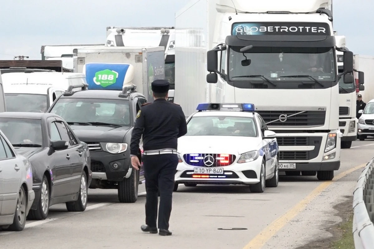 Polisə tabe olmayaraq qaçan KamAZ sürcüsü qəza törətdi