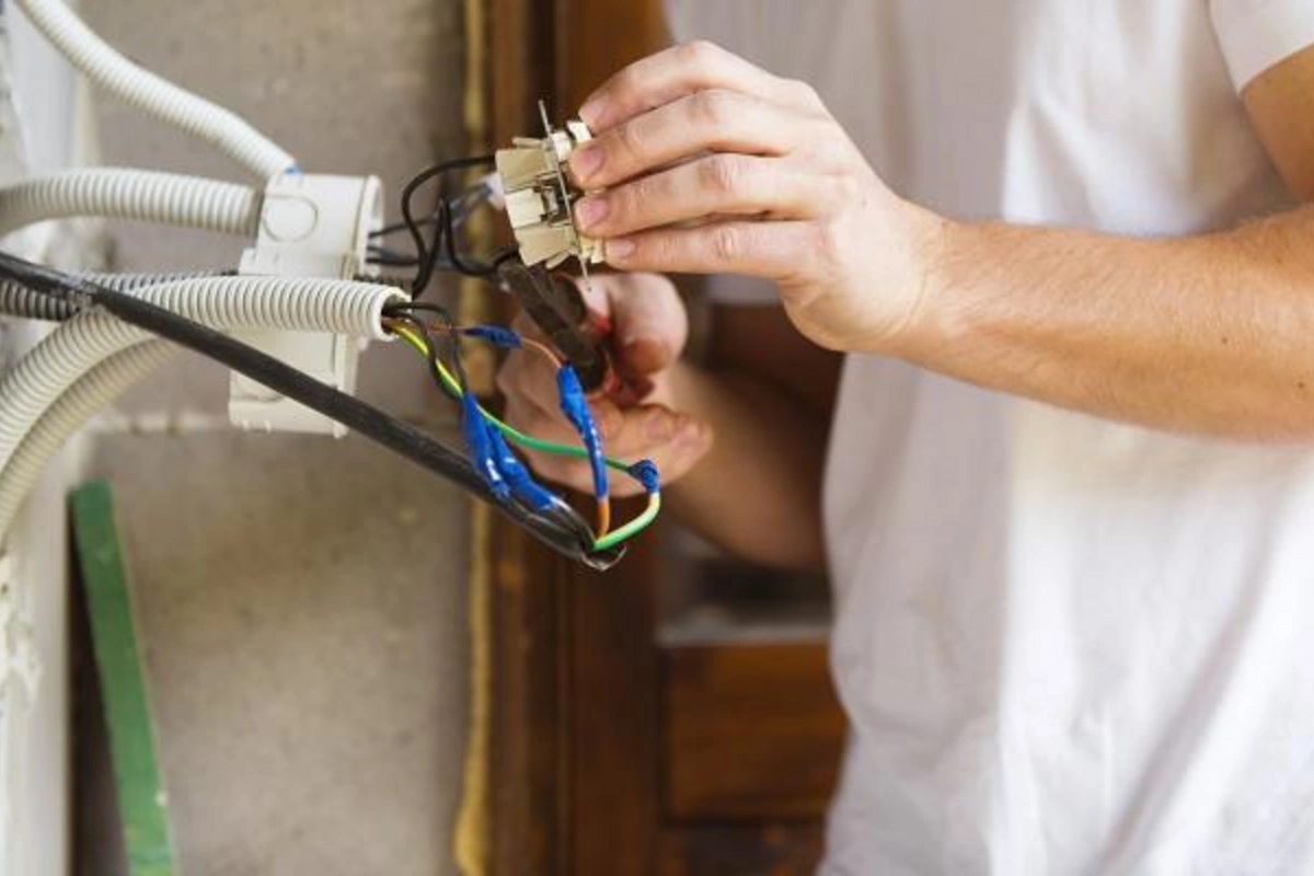 Sabirabadda 52 yaşlı kişi elektrik cərəyanının vurması nəticəsində ölüb