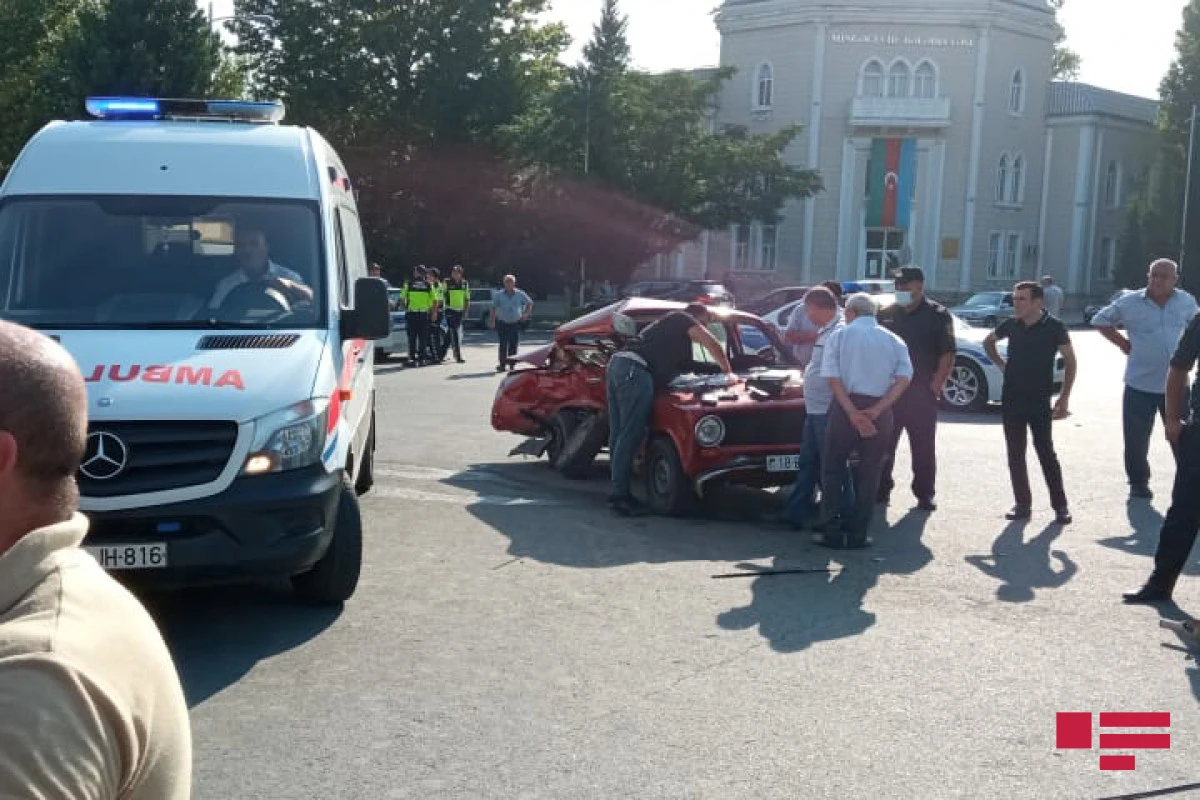 Mingəçevirdə zəncirvari yol qəzası, 4 nəfər xəsarət aldı - FOTO