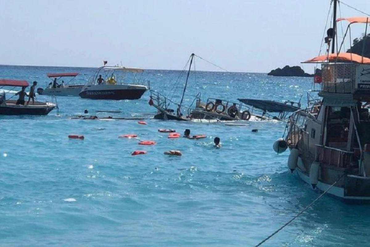 Türkiyədə tur qayığı batıb: Xəsarət alanlar var - FOTO Türkiyədə tur qayığı batıb: Xəsarət alanlar var - FOTO