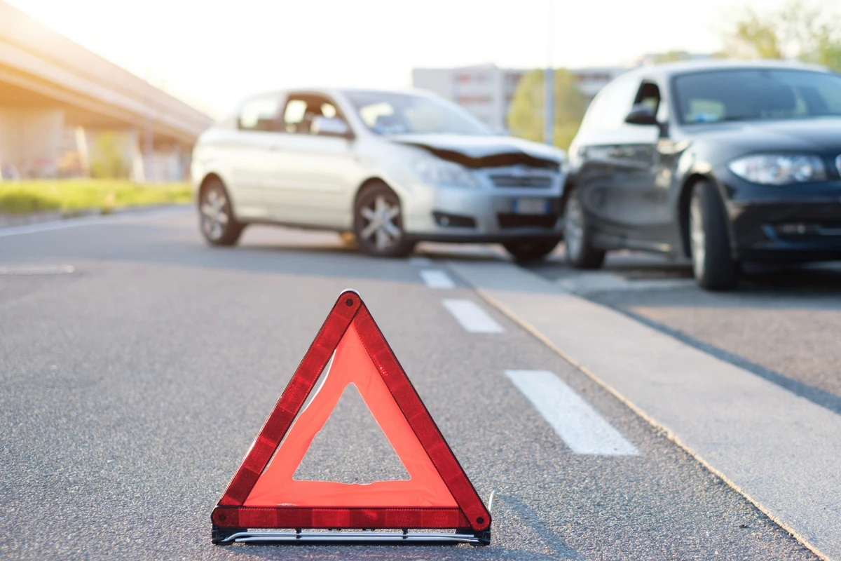 В Баку столкнулись два автомобиля, есть пострадавший