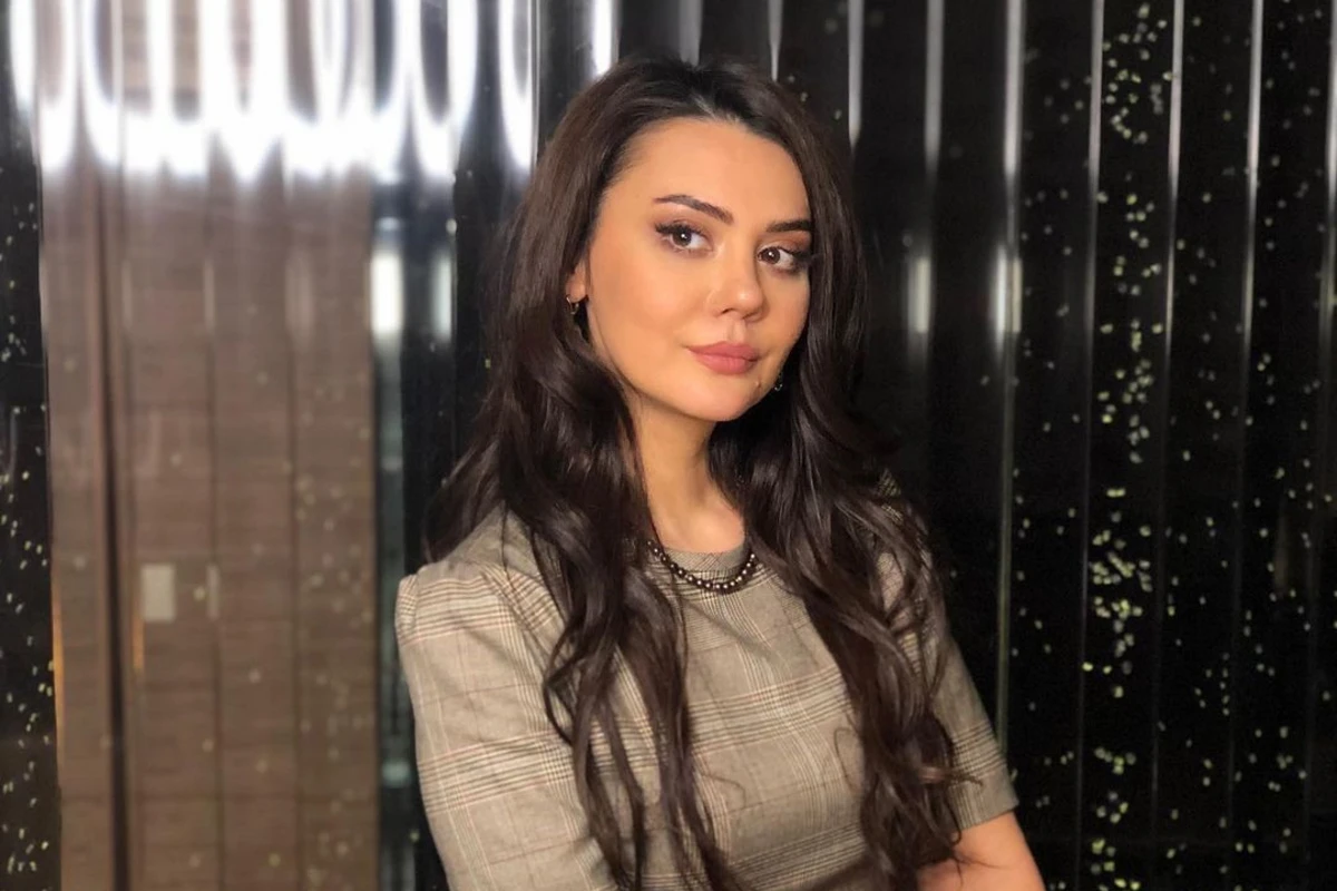 Oksana Rəsulova efirdə üzr istədi - VİDEO